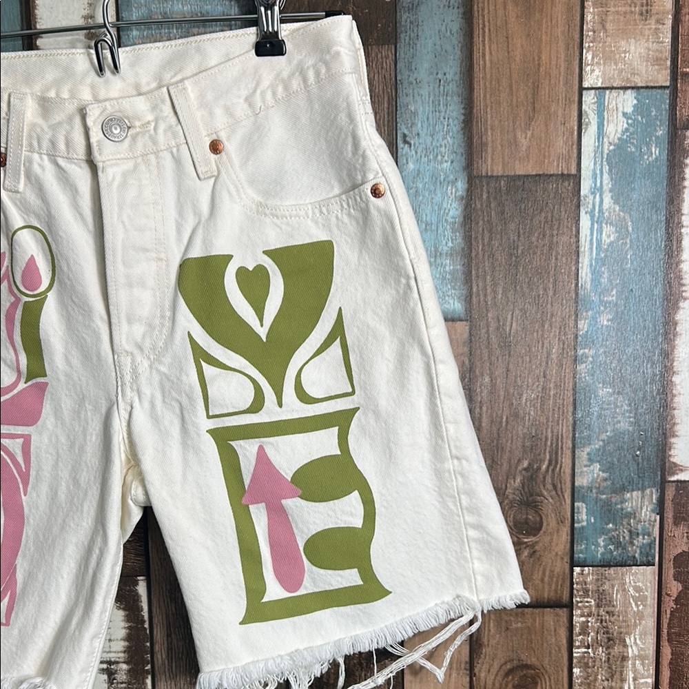 Levi’s 501 24 Stylish Cream Shorts with love design - Picture 4 of 16